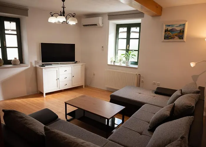 فيلة Maria Pašman